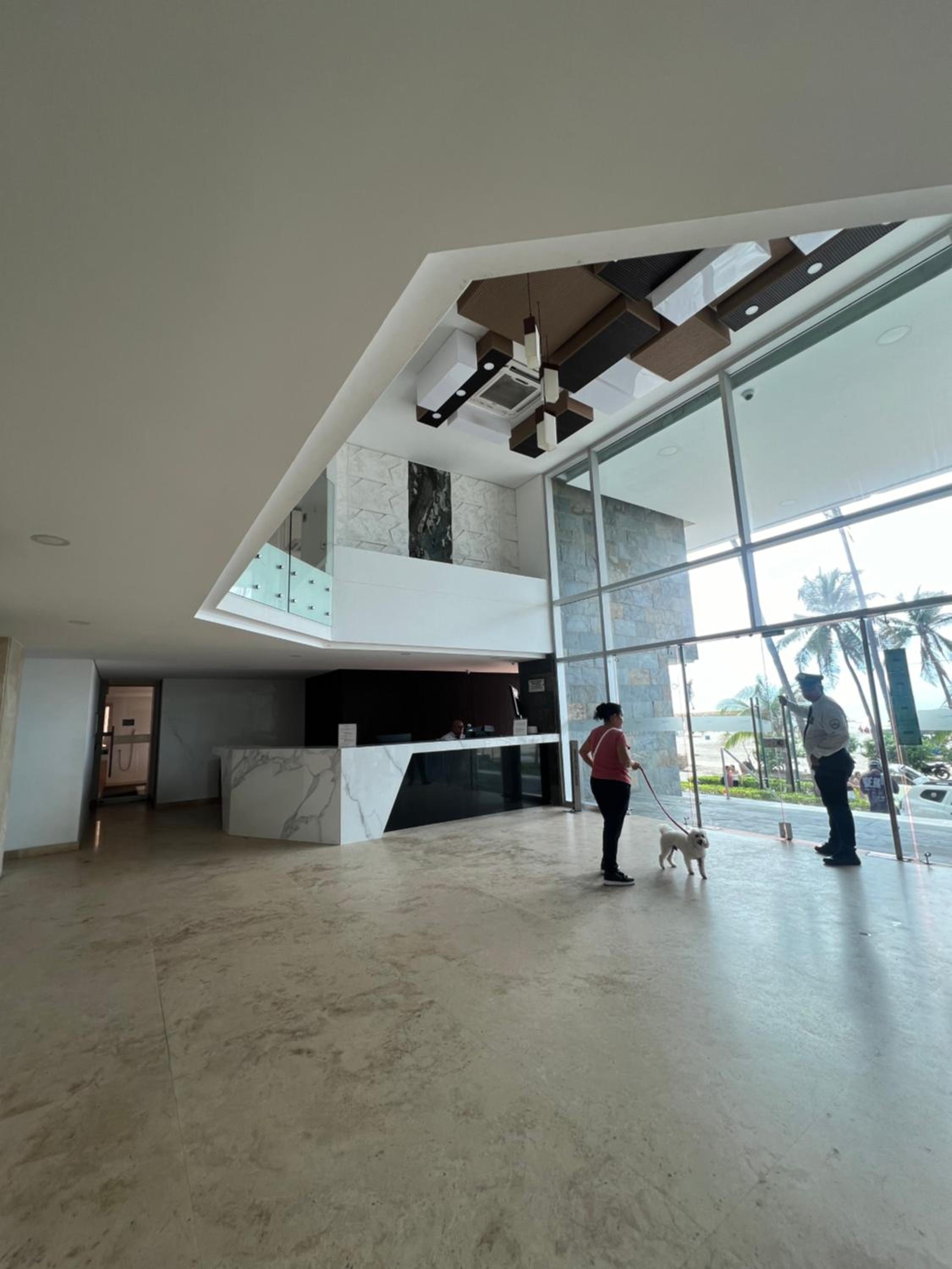 Beachfront Luxurious Apartment, Palmetto Beach