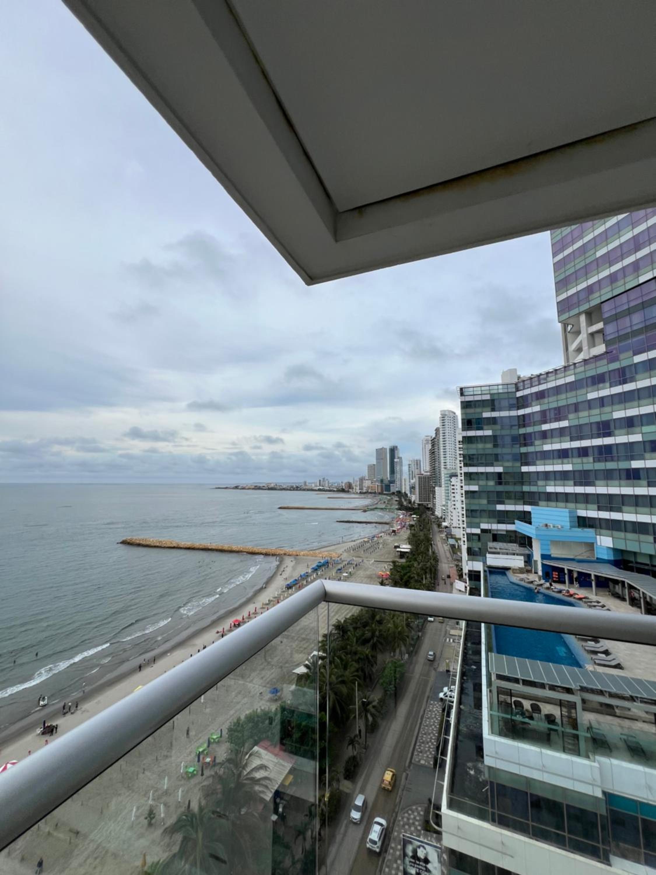 Beachfront Luxurious Apartment, Palmetto Beach