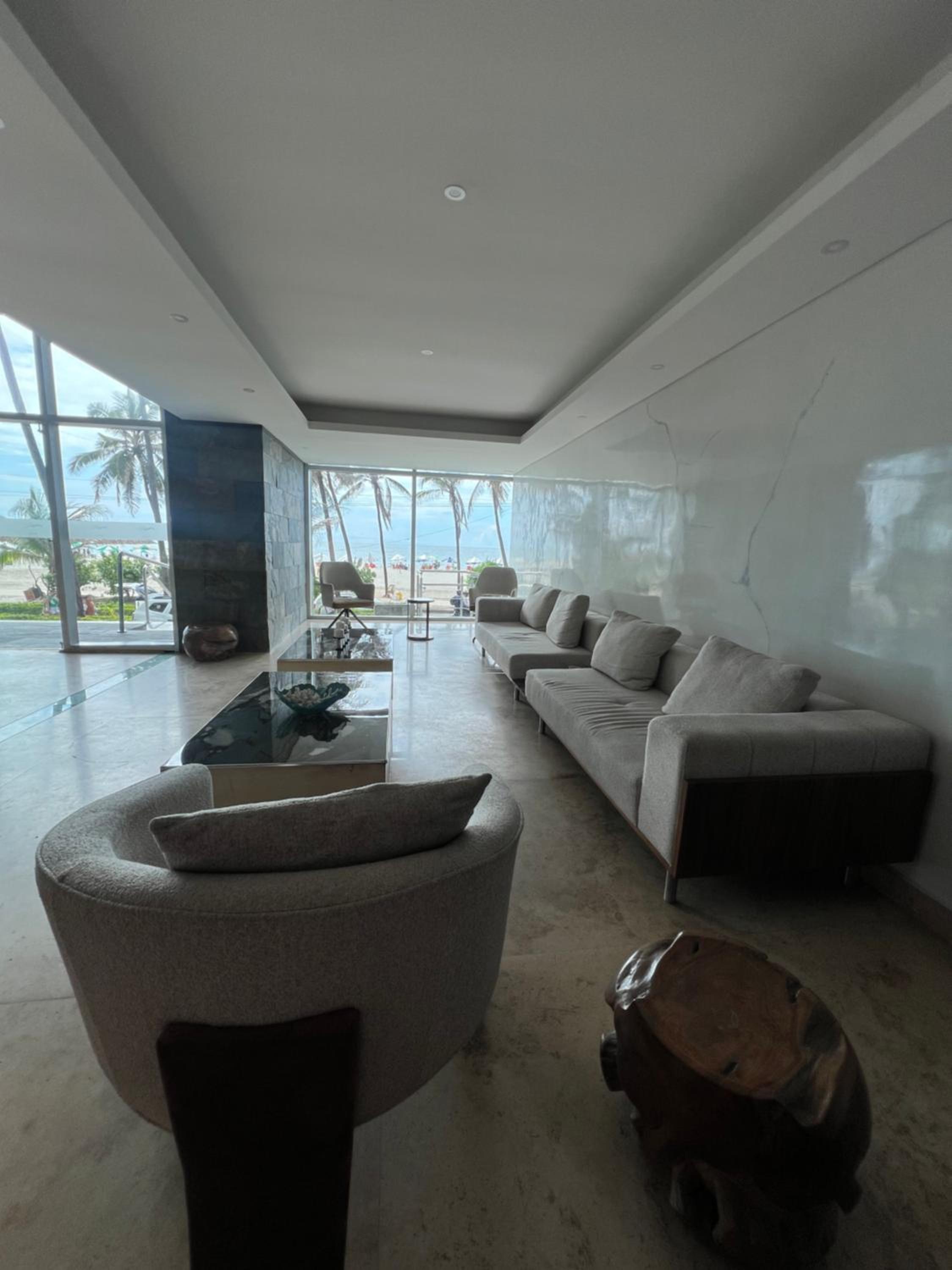 Beachfront Luxurious Apartment, Palmetto Beach