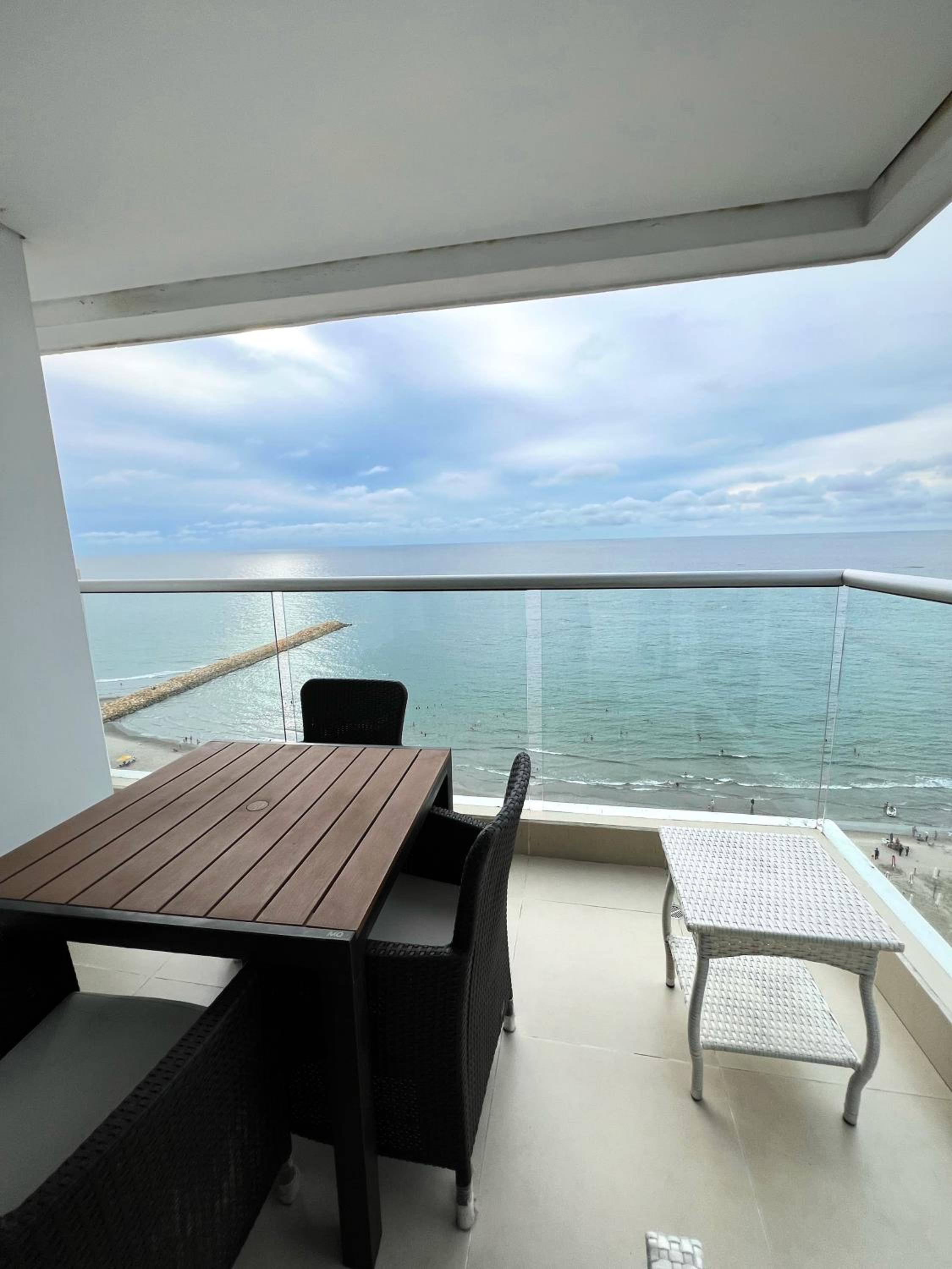 Beachfront Luxurious Apartment, Palmetto Beach