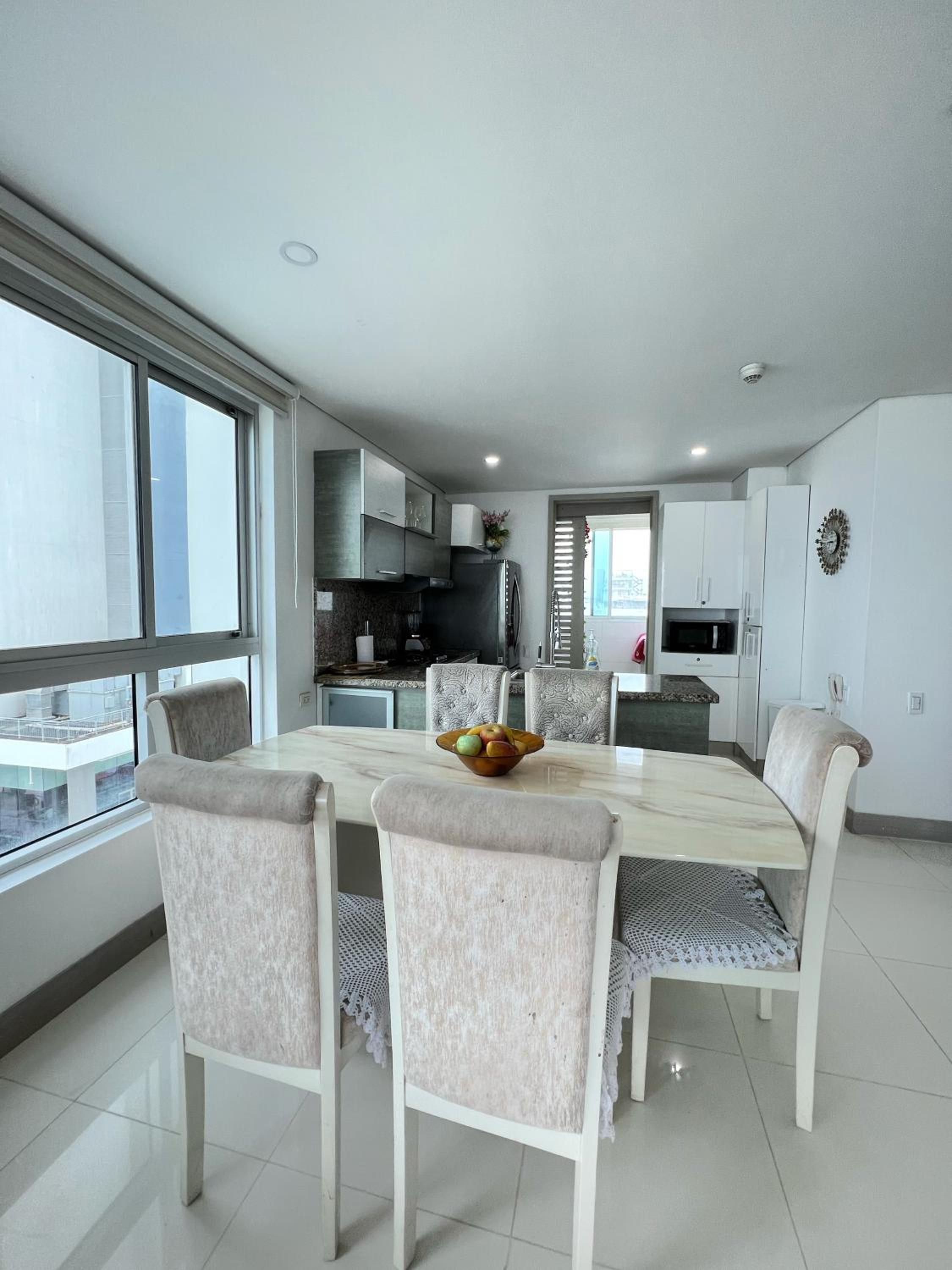 Beachfront Luxurious Apartment, Palmetto Beach