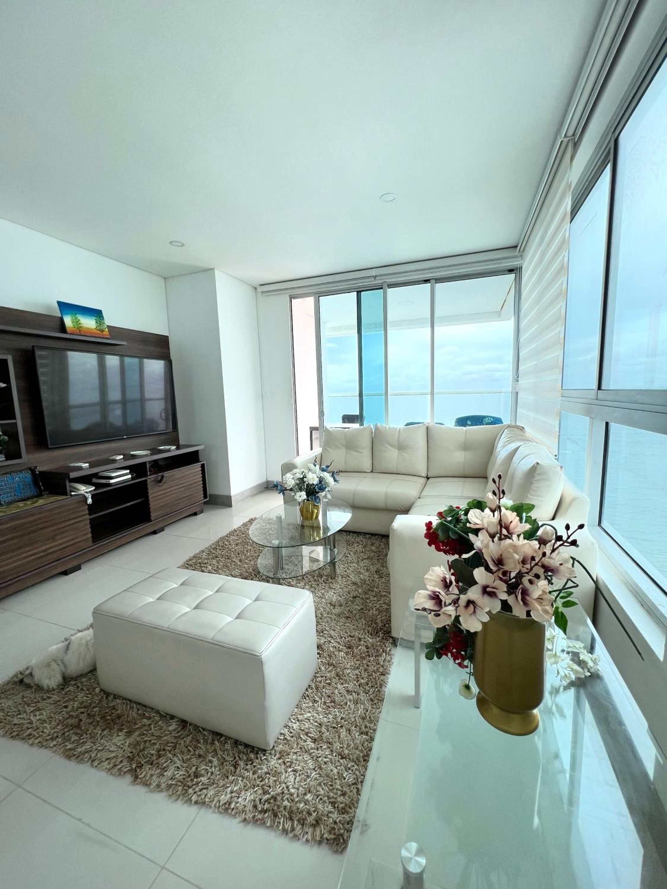 Beachfront Luxurious Apartment, Palmetto Beach