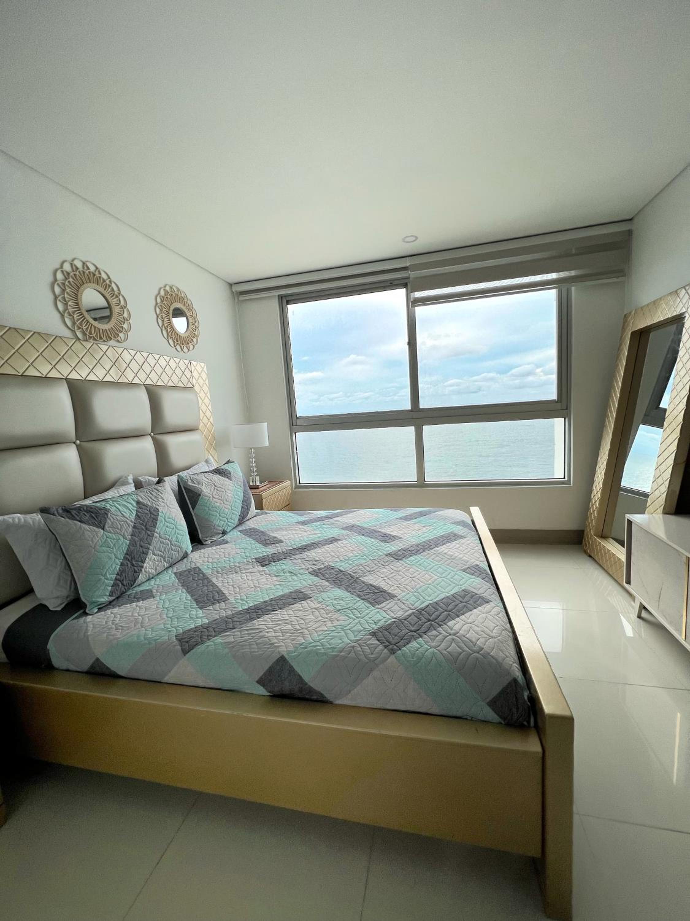 Beachfront Luxurious Apartment, Palmetto Beach