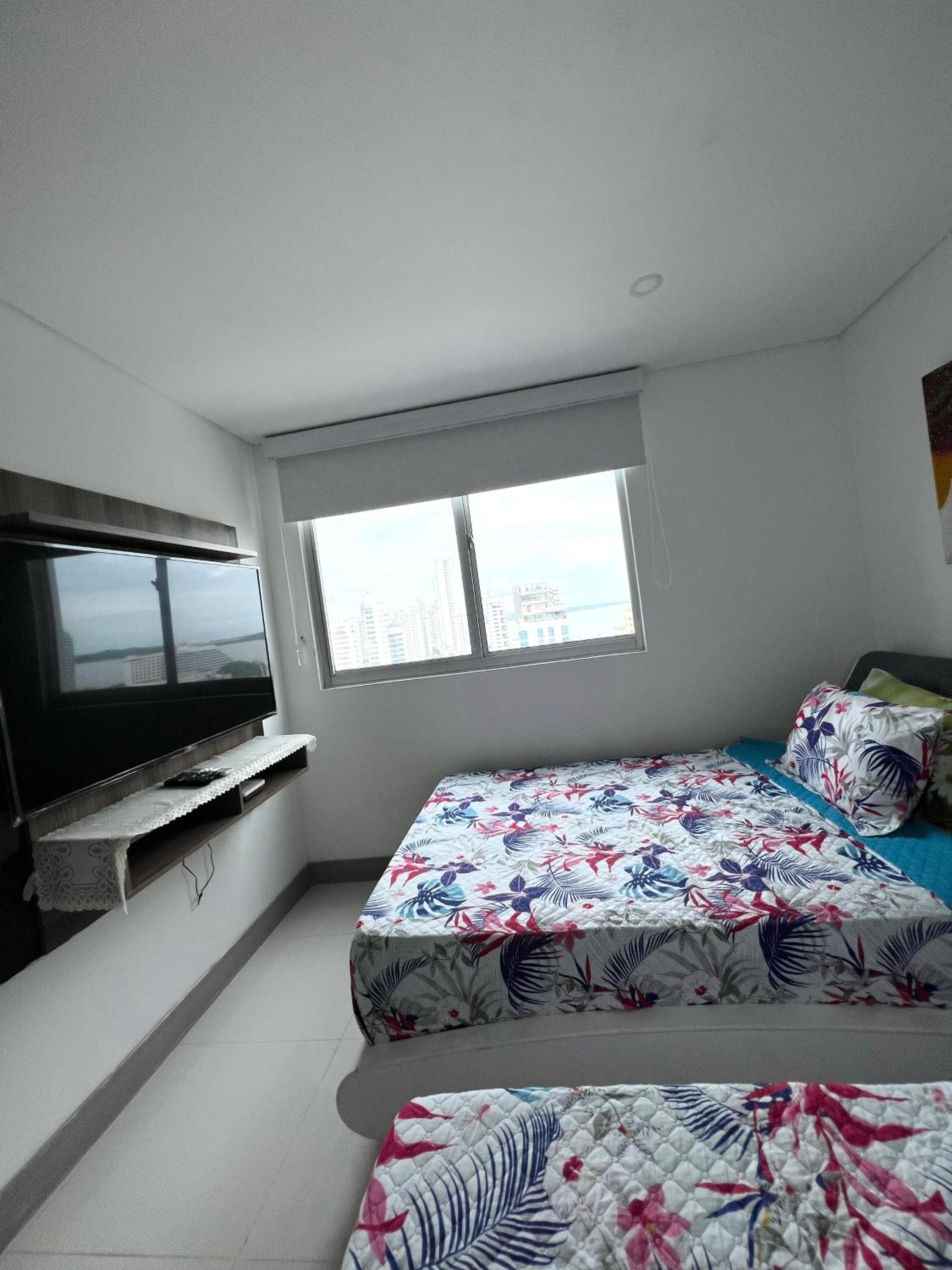 Beachfront Luxurious Apartment, Palmetto Beach
