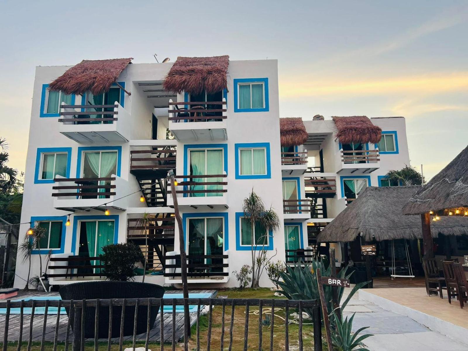 Hotel Arenas Mahahual - Image 1