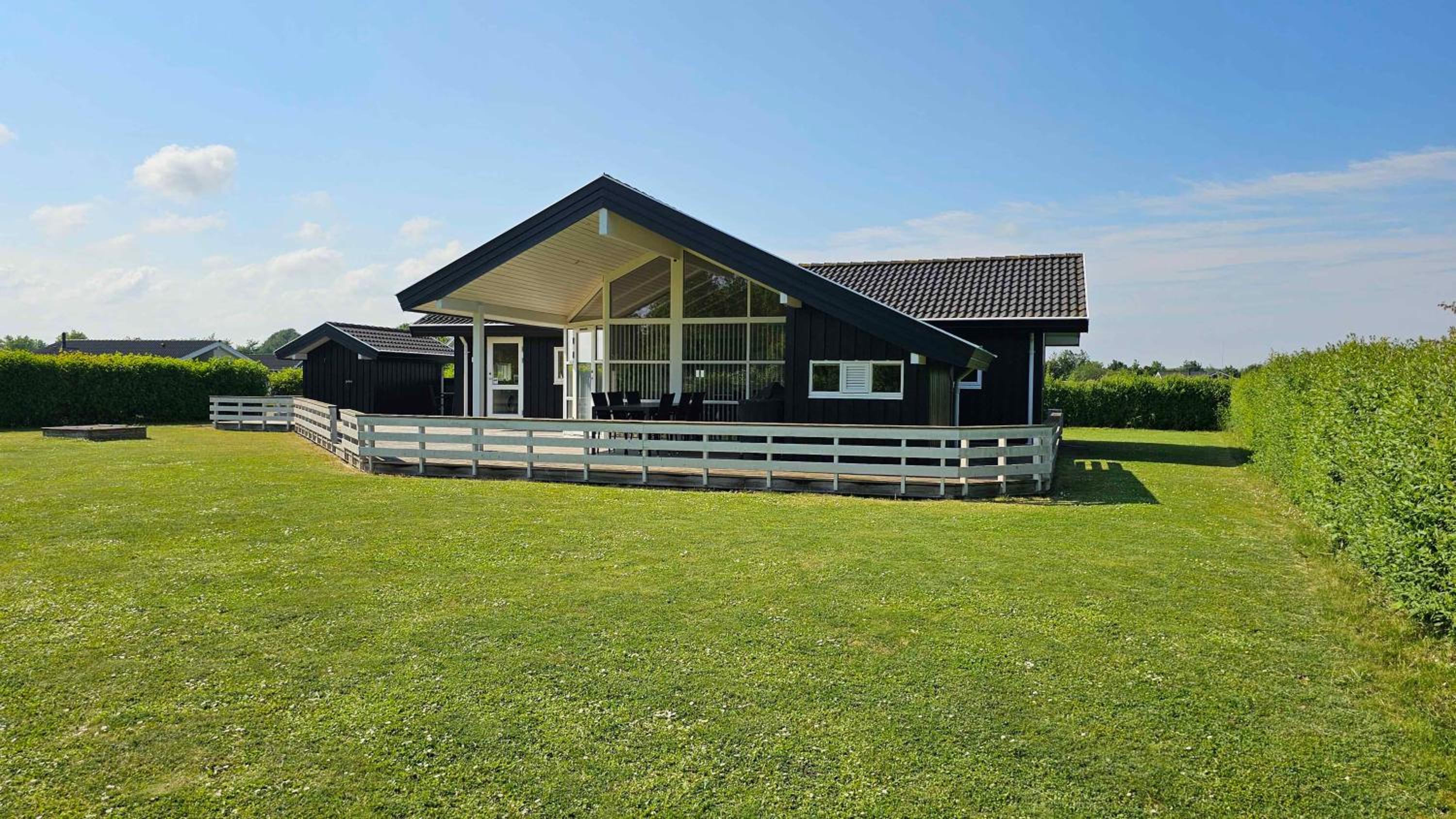 Cozy And Modern Holiday Home With All Equipment