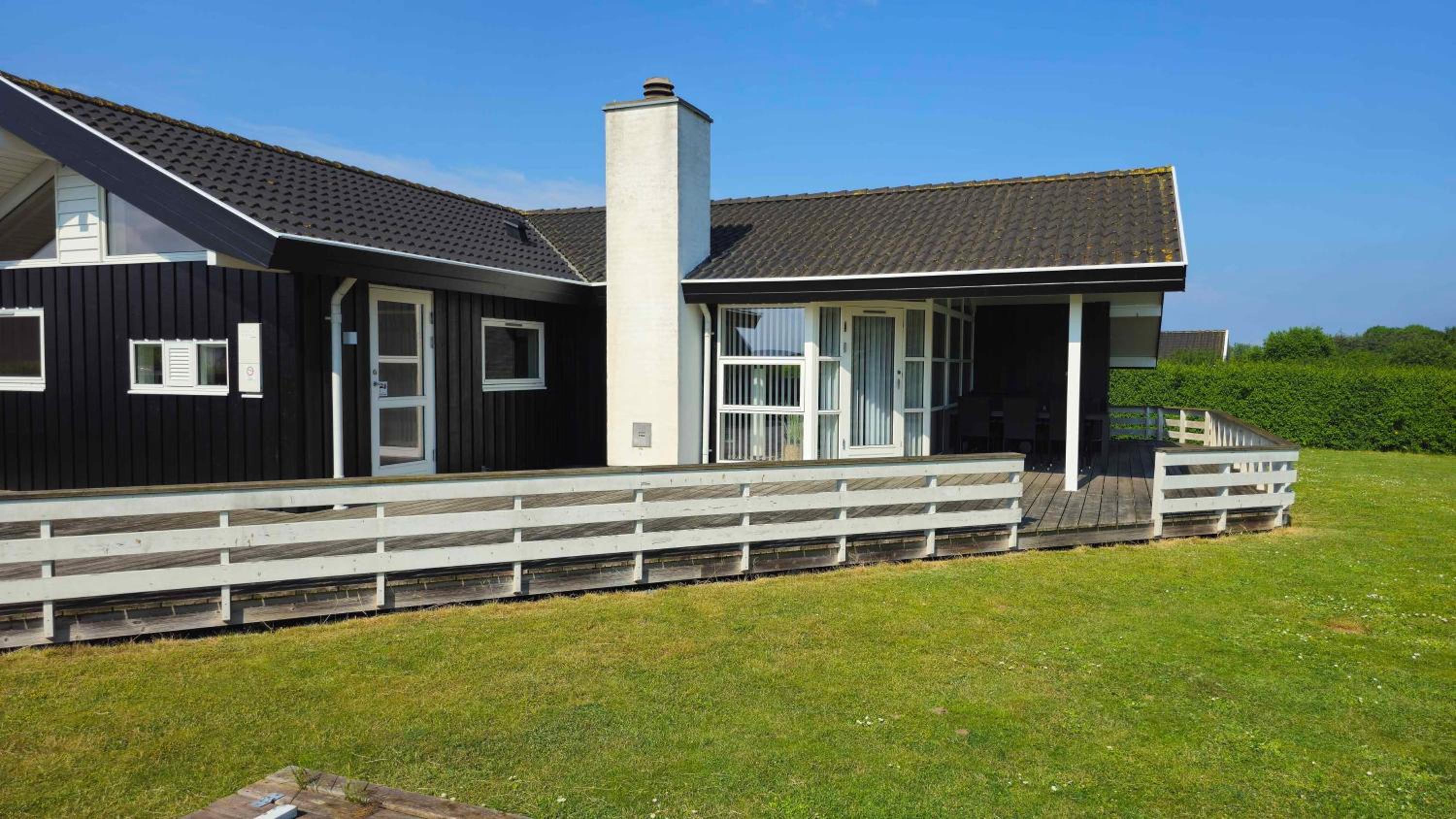 Cozy And Modern Holiday Home With All Equipment