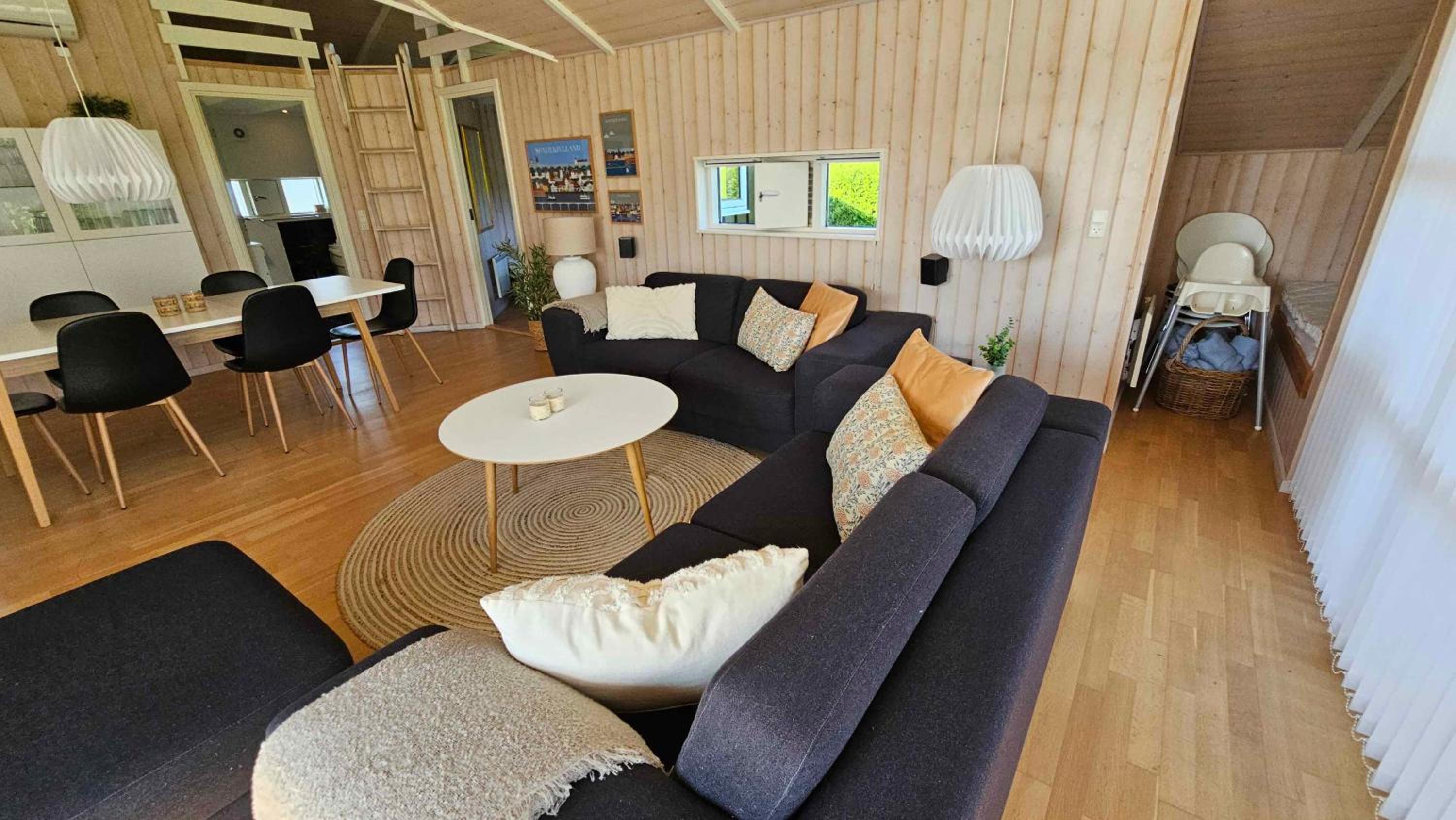 Cozy And Modern Holiday Home With All Equipment