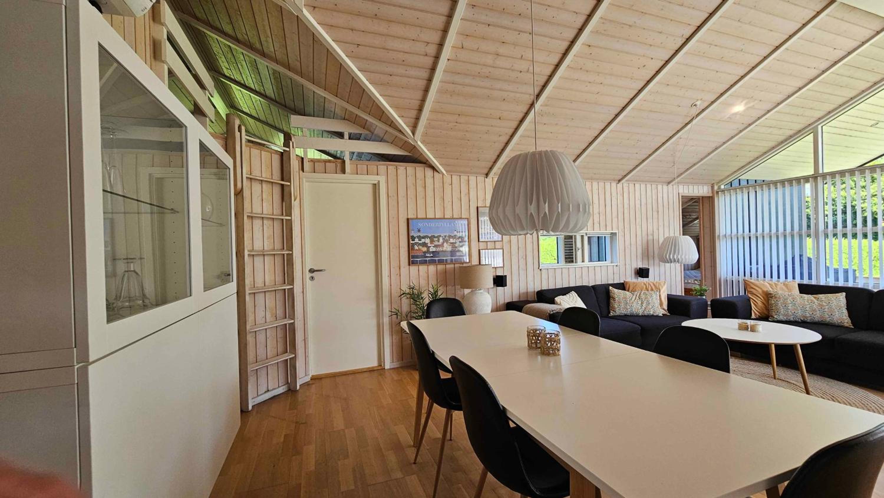 Cozy And Modern Holiday Home With All Equipment