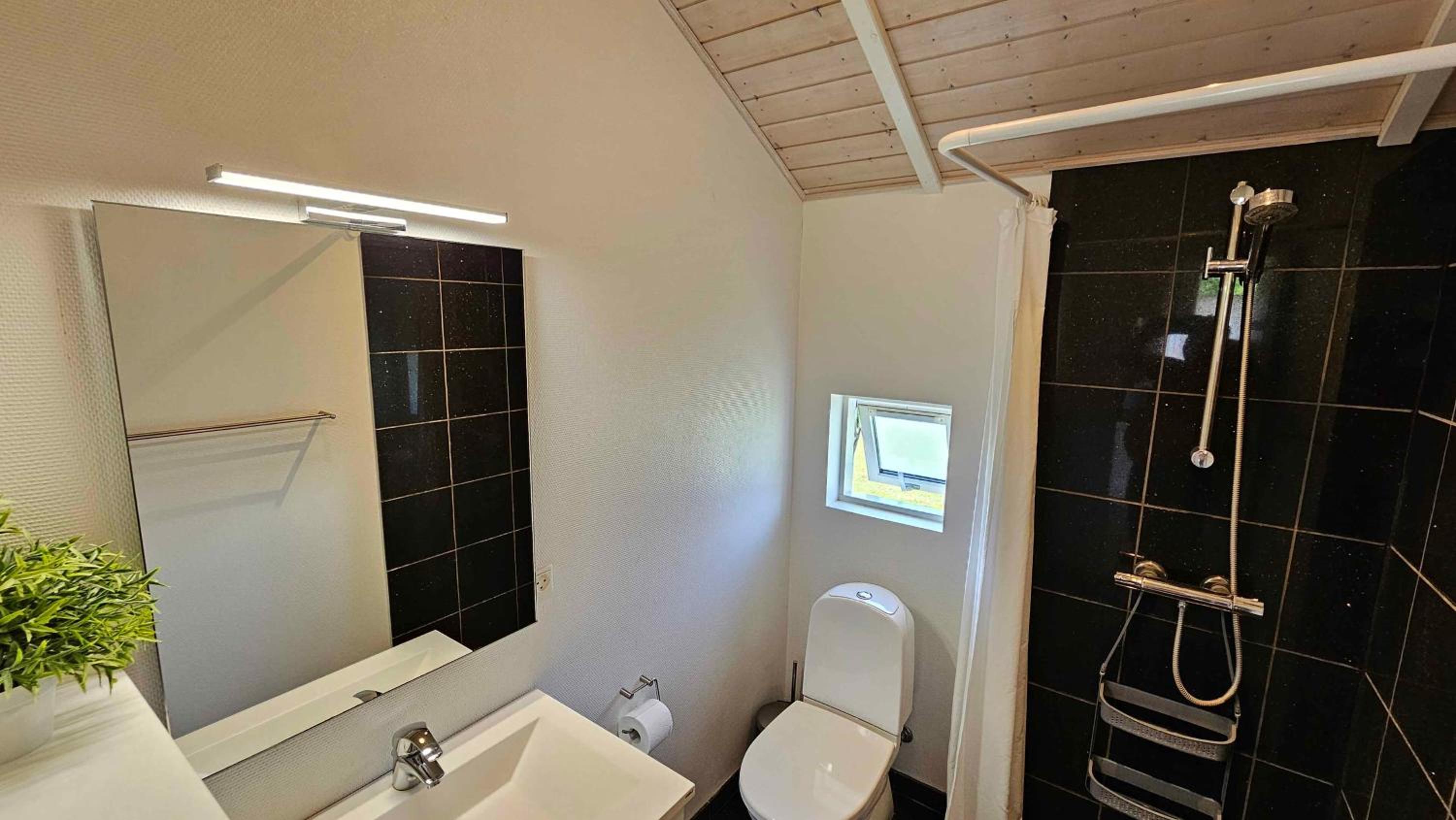Cozy And Modern Holiday Home With All Equipment