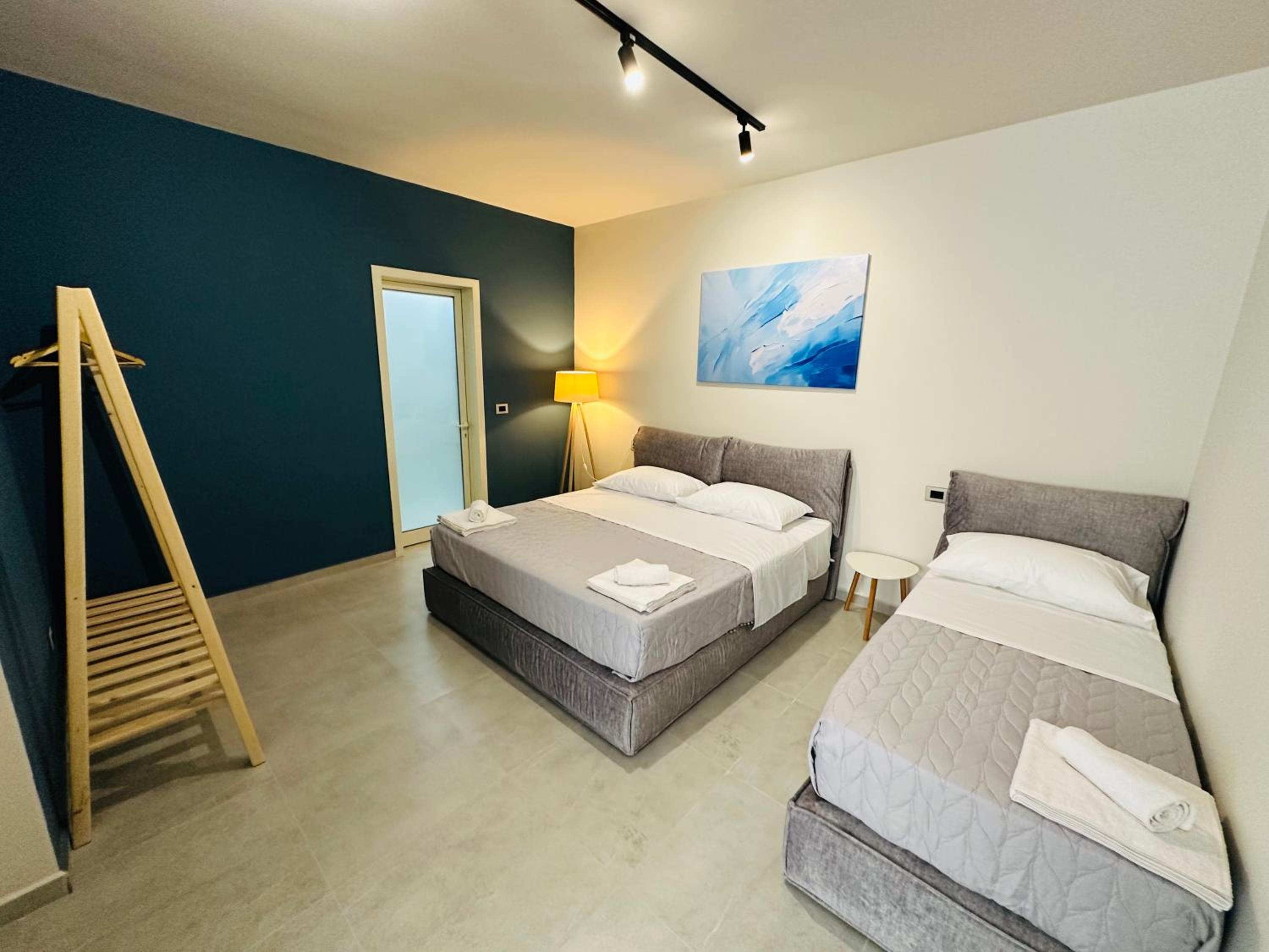 STAY-FIVE Modern Central Studios Self Check-in & Fast Wi-Fi
