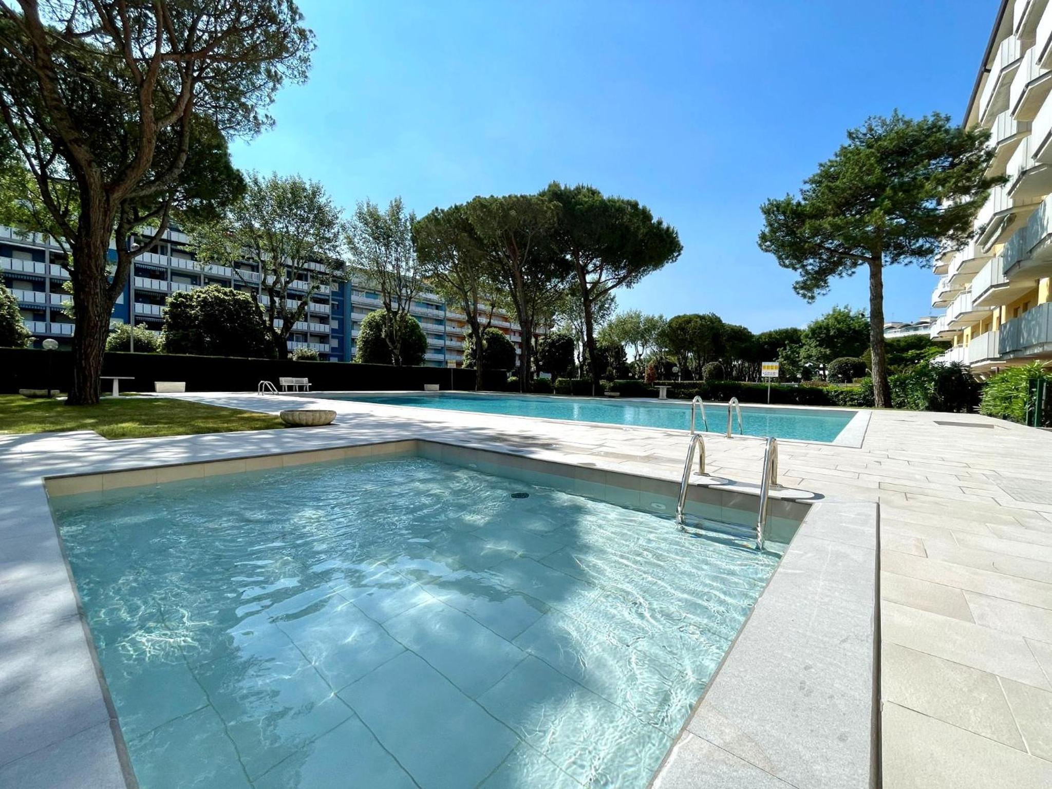 Cozy 1 bedroom apartment with shared pool and lift