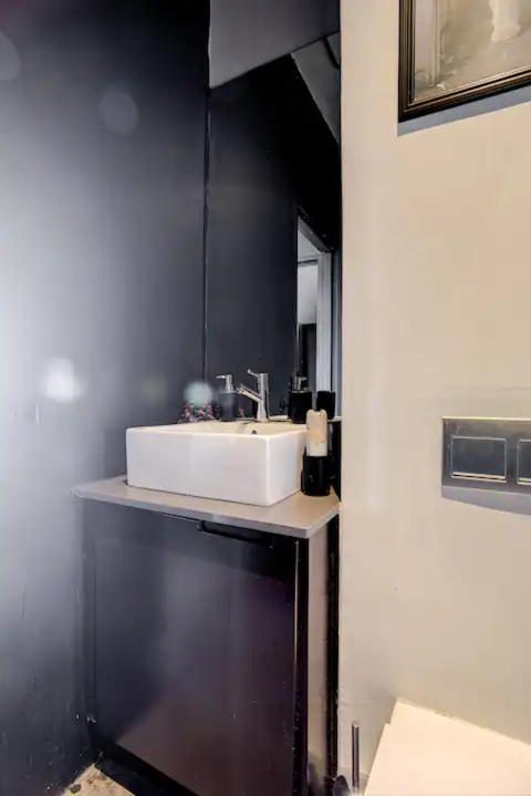 Maboneng Designer 1 Bedroom Apartment near Ellis Park - Full Backup Water & Electric - Hallmark House