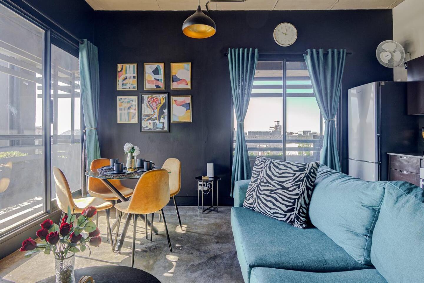 Maboneng Designer 1 Bedroom Apartment near Ellis Park - Full Backup Water & Electric - Hallmark House