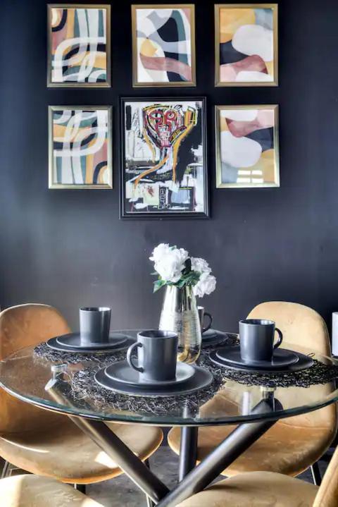 Maboneng Designer 1 Bedroom Apartment near Ellis Park - Full Backup Water & Electric - Hallmark House