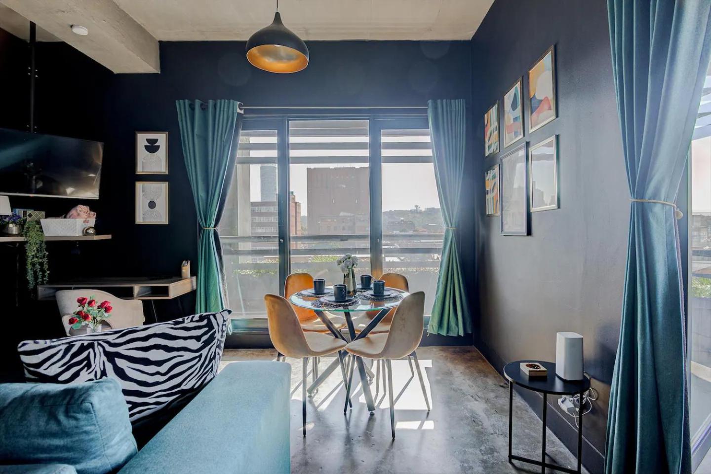 Maboneng Designer 1 Bedroom Apartment near Ellis Park - Full Backup Water & Electric - Hallmark House