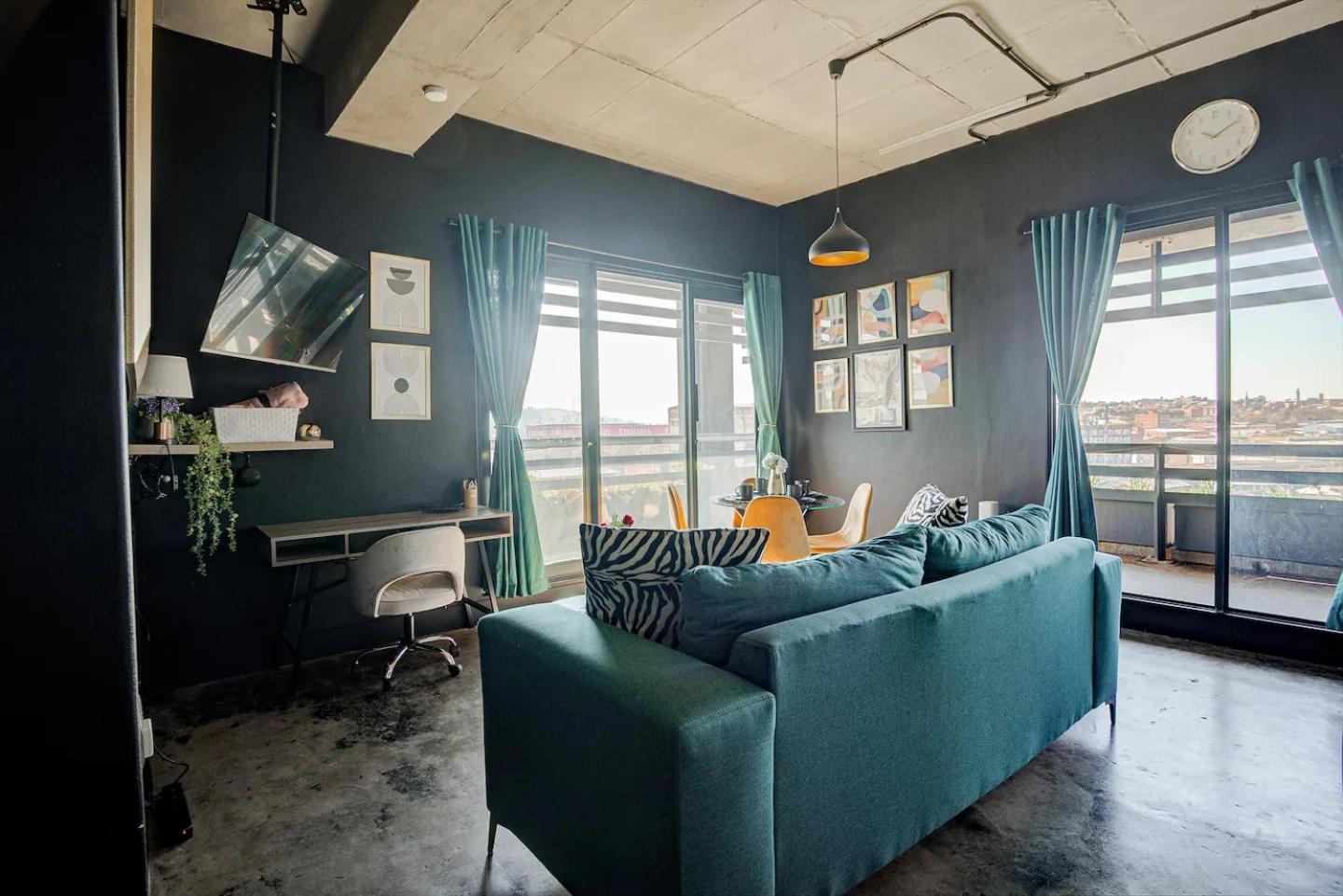 Maboneng Designer 1 Bedroom Apartment near Ellis Park - Full Backup Water & Electric - Hallmark House