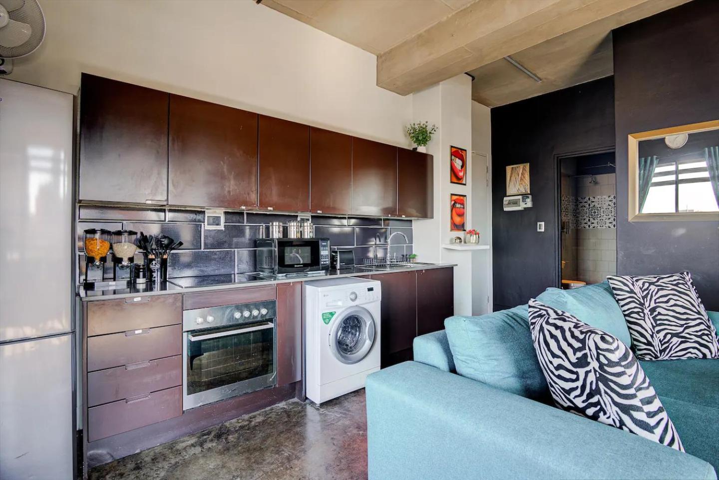 Maboneng Designer 1 Bedroom Apartment near Ellis Park - Full Backup Water & Electric - Hallmark House