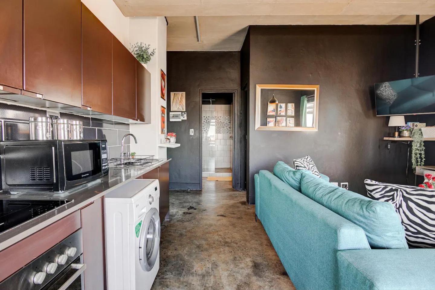 Maboneng Designer 1 Bedroom Apartment near Ellis Park - Full Backup Water & Electric - Hallmark House