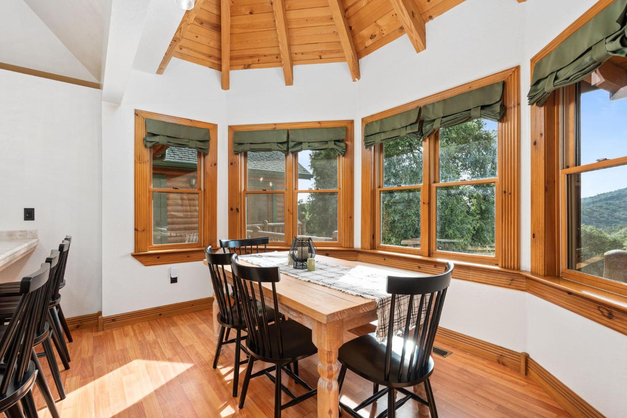 Yosemite Villa - log cabin with spectacular views & stargazing