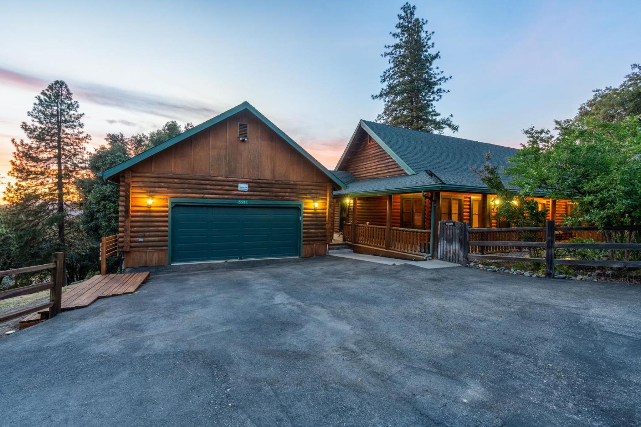 Yosemite Villa - log cabin with spectacular views & stargazing