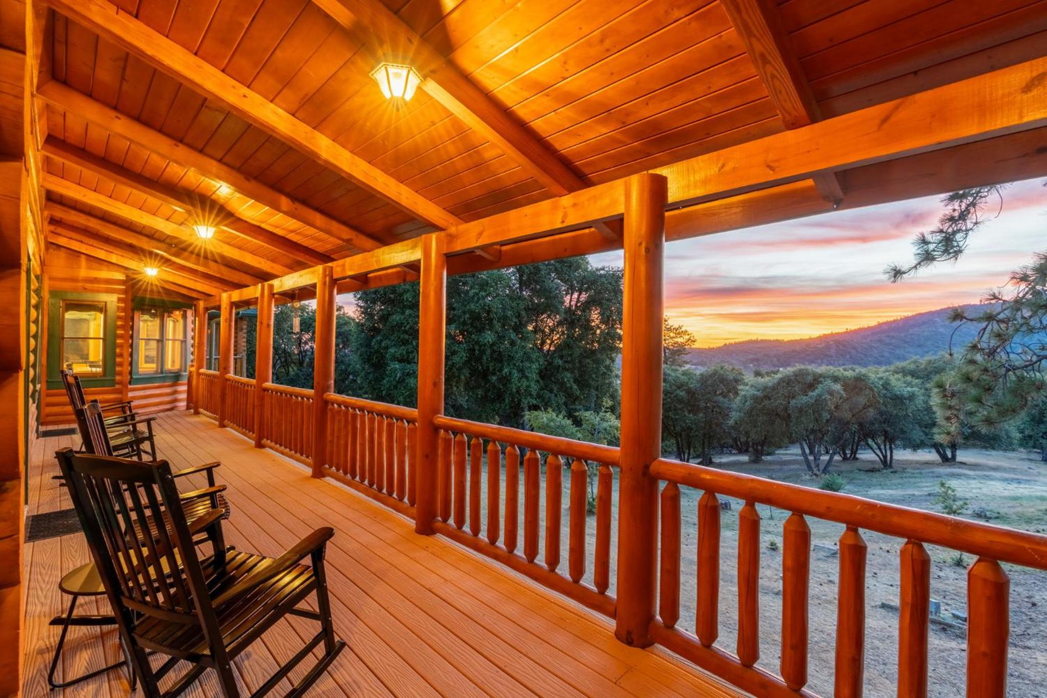 Yosemite Villa - log cabin with spectacular views & stargazing