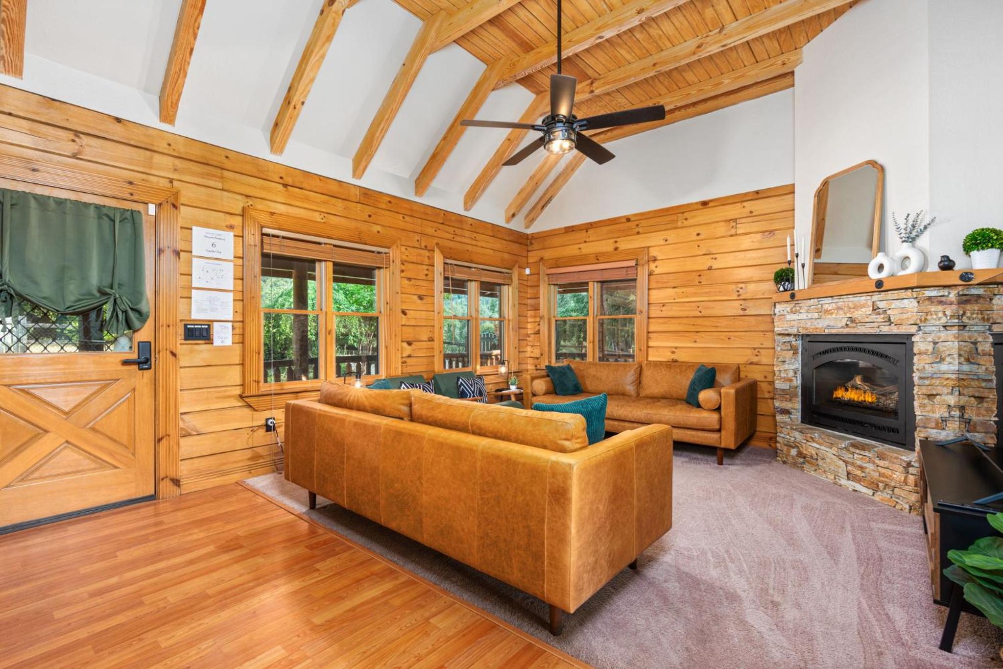 Yosemite Villa - log cabin with spectacular views & stargazing