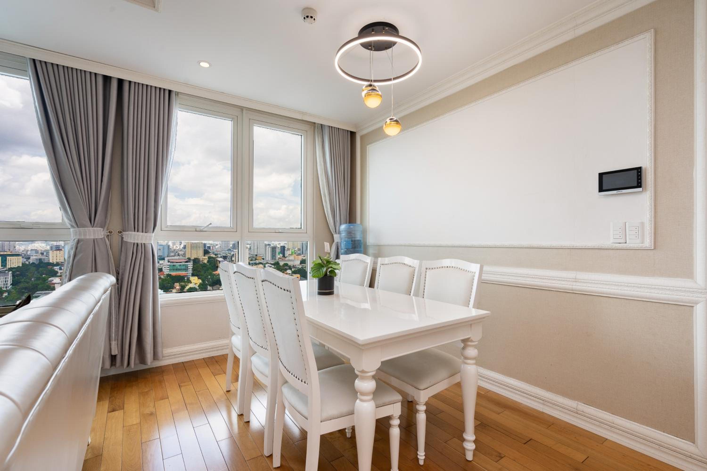 2BR 3BR Luxury Apartment Sky Pool