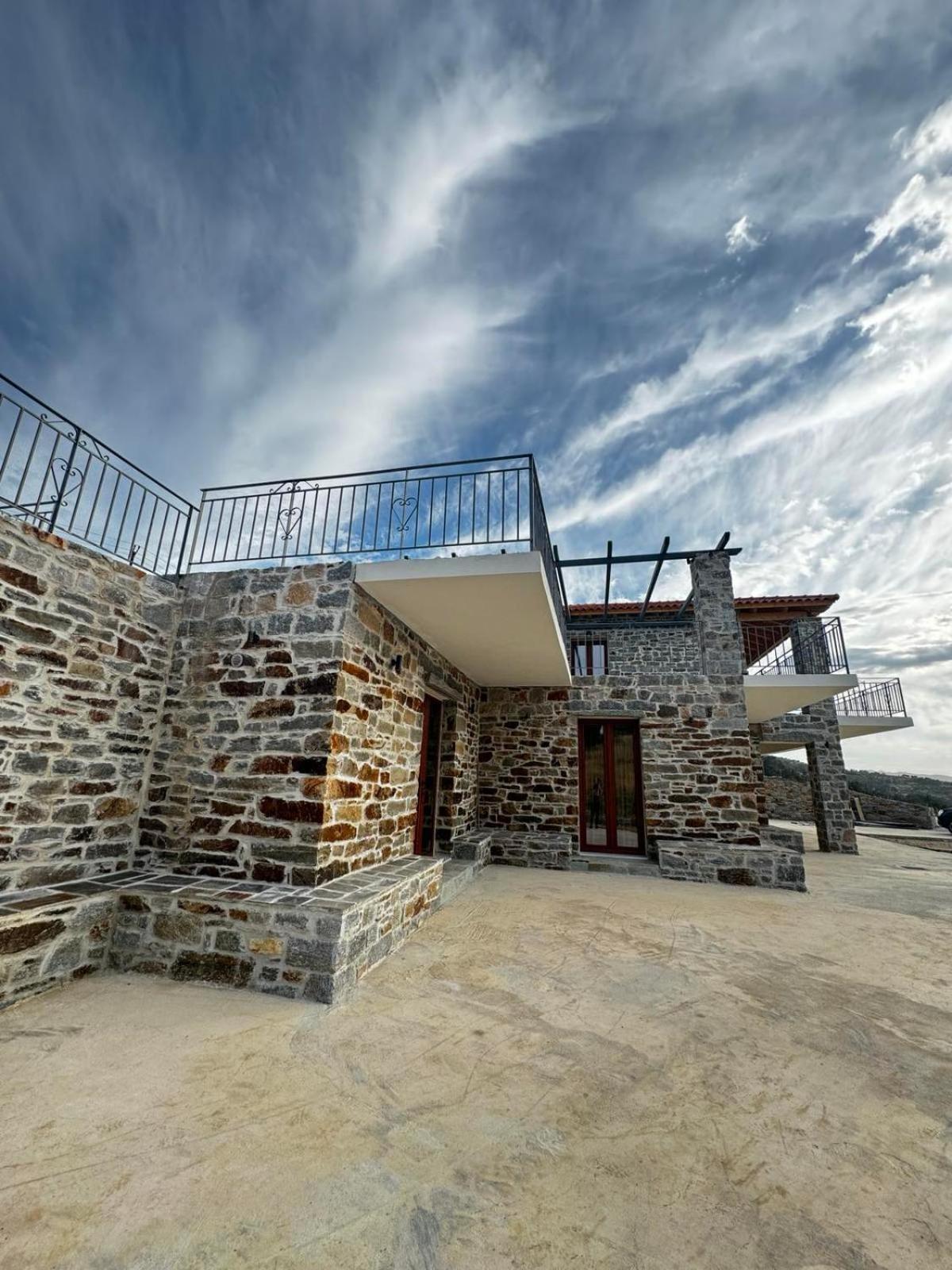 Lithos Apartments