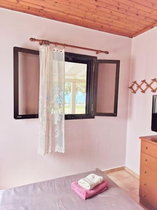 Amazing Beachfront Katakolo House Swim & Stay