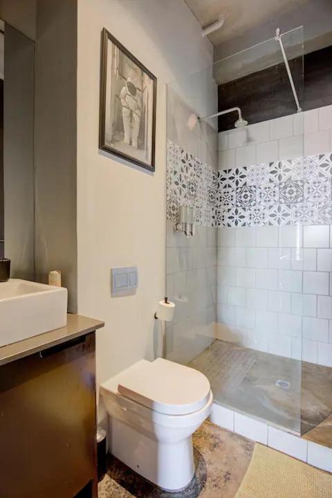 Maboneng Designer 1 Bedroom Apartment near Ellis Park - Full Backup Water & Electric - Hallmark House
