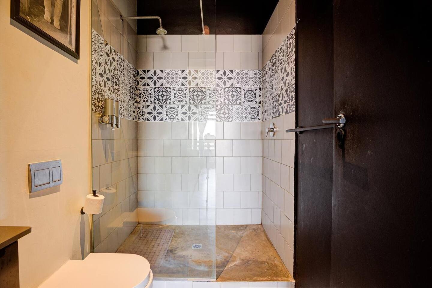 Maboneng Designer 1 Bedroom Apartment near Ellis Park - Full Backup Water & Electric - Hallmark House