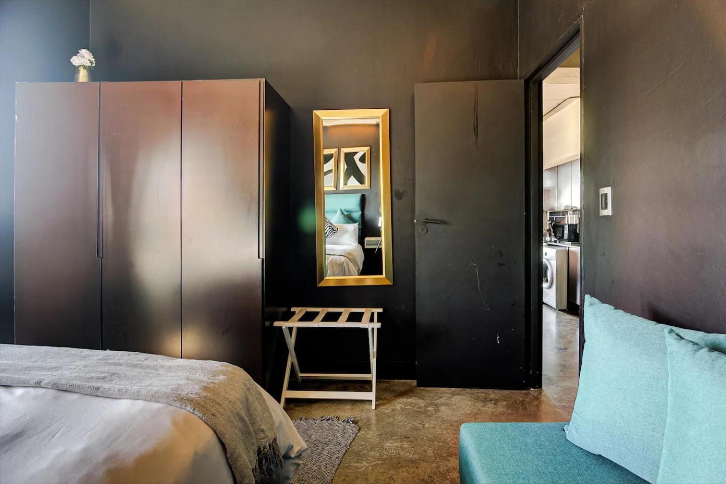 Maboneng Designer 1 Bedroom Apartment near Ellis Park - Full Backup Water & Electric - Hallmark House