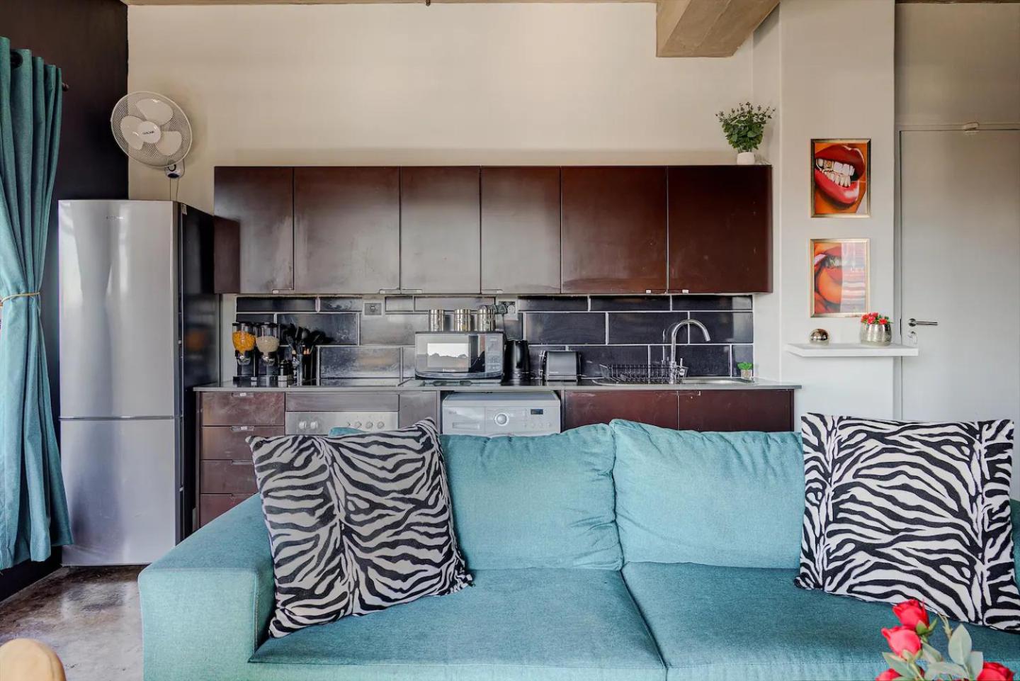 Maboneng Designer 1 Bedroom Apartment near Ellis Park - Full Backup Water & Electric - Hallmark House