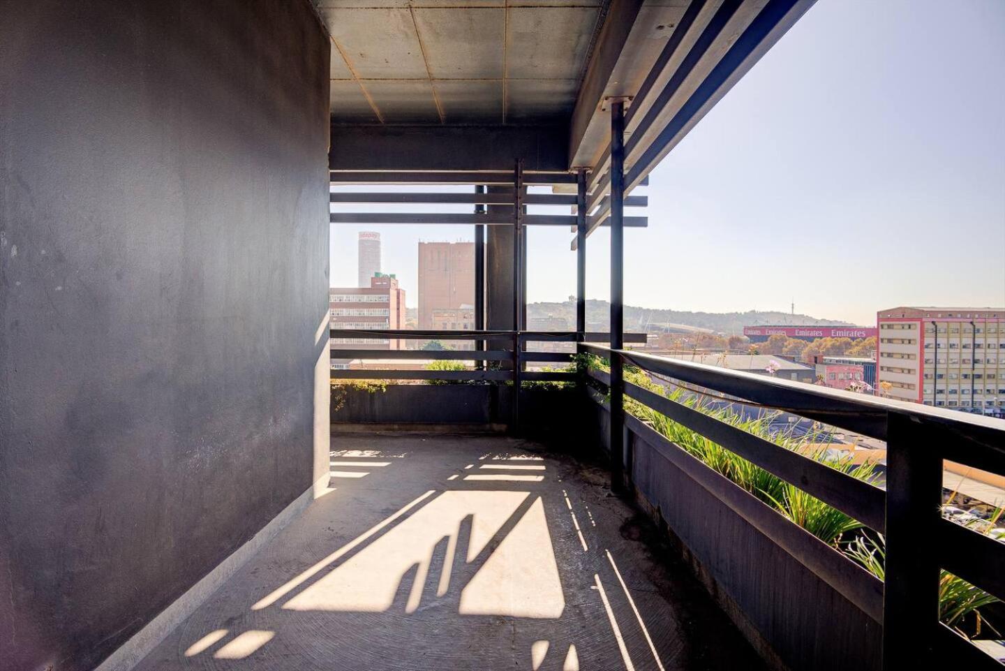 Maboneng Designer 1 Bedroom Apartment near Ellis Park - Full Backup Water & Electric - Hallmark House