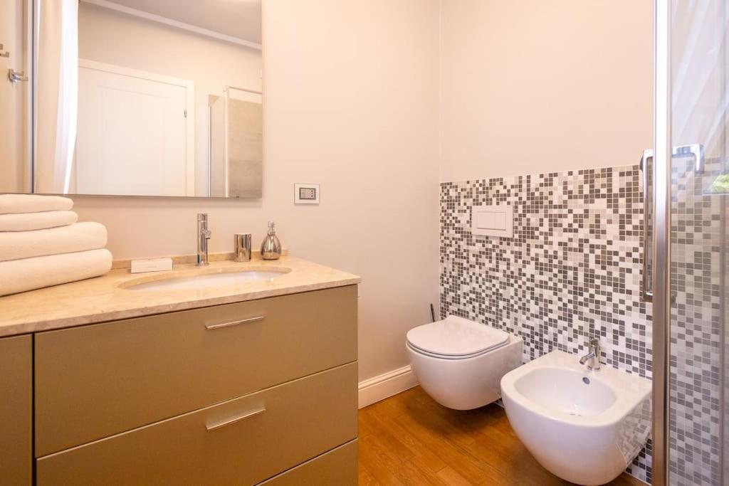 Lakefront Luxury Villa, Jacuzzi, garage e terrace photo 5