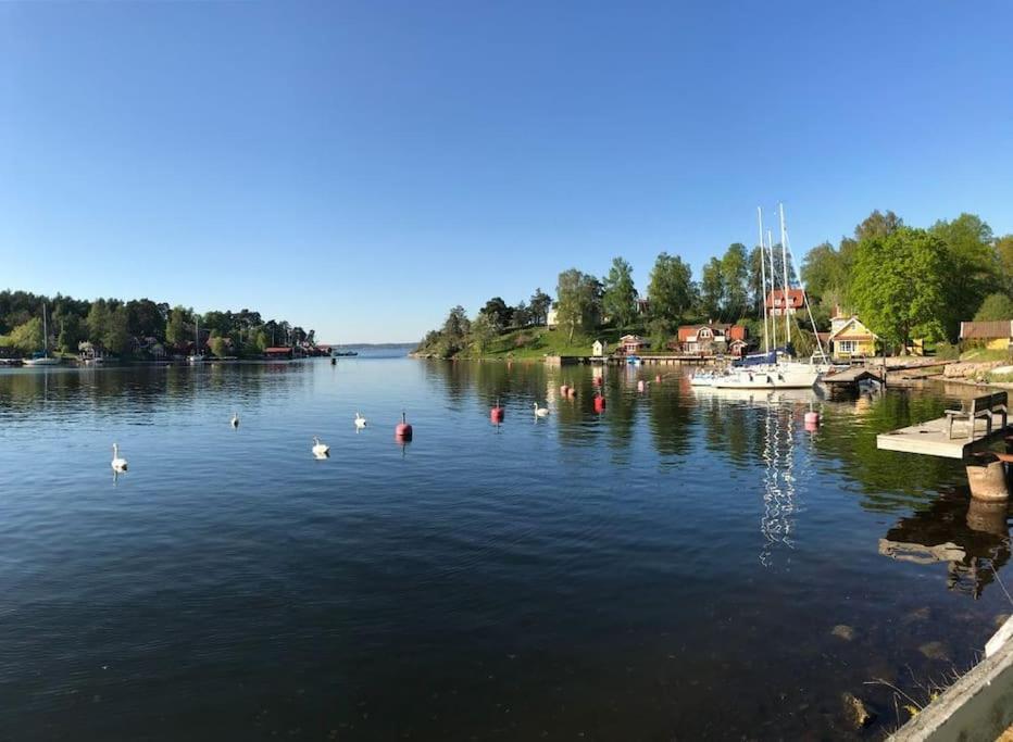 Vaxholm Skarpö archipelago island living with car access view 4
