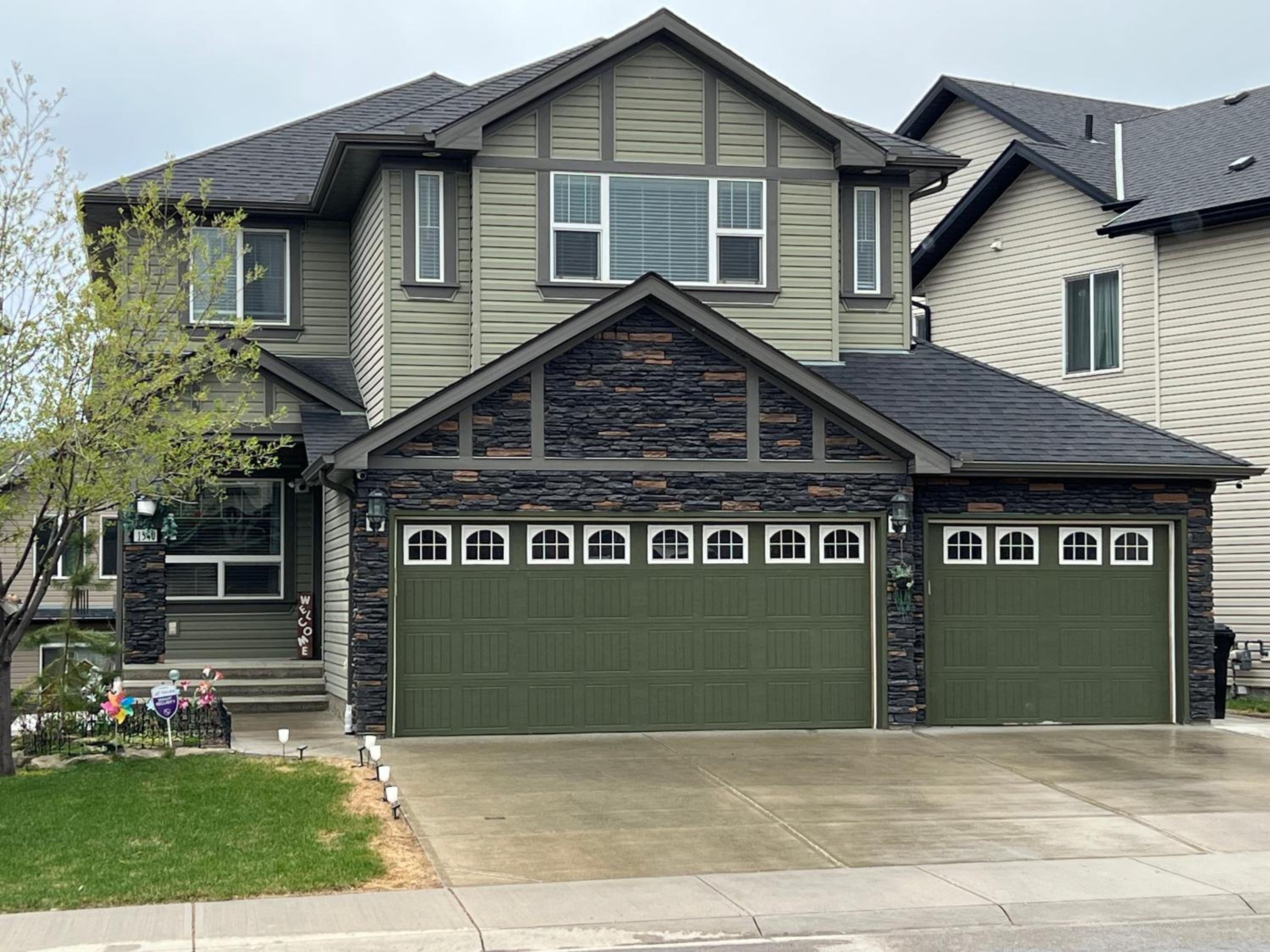 Spacious Private Walkout Entire Suite Close to YYC, DT, Shops, Stampede & Mountains with many Amenities in Panorama Hills NW - 4 Can Sleep
