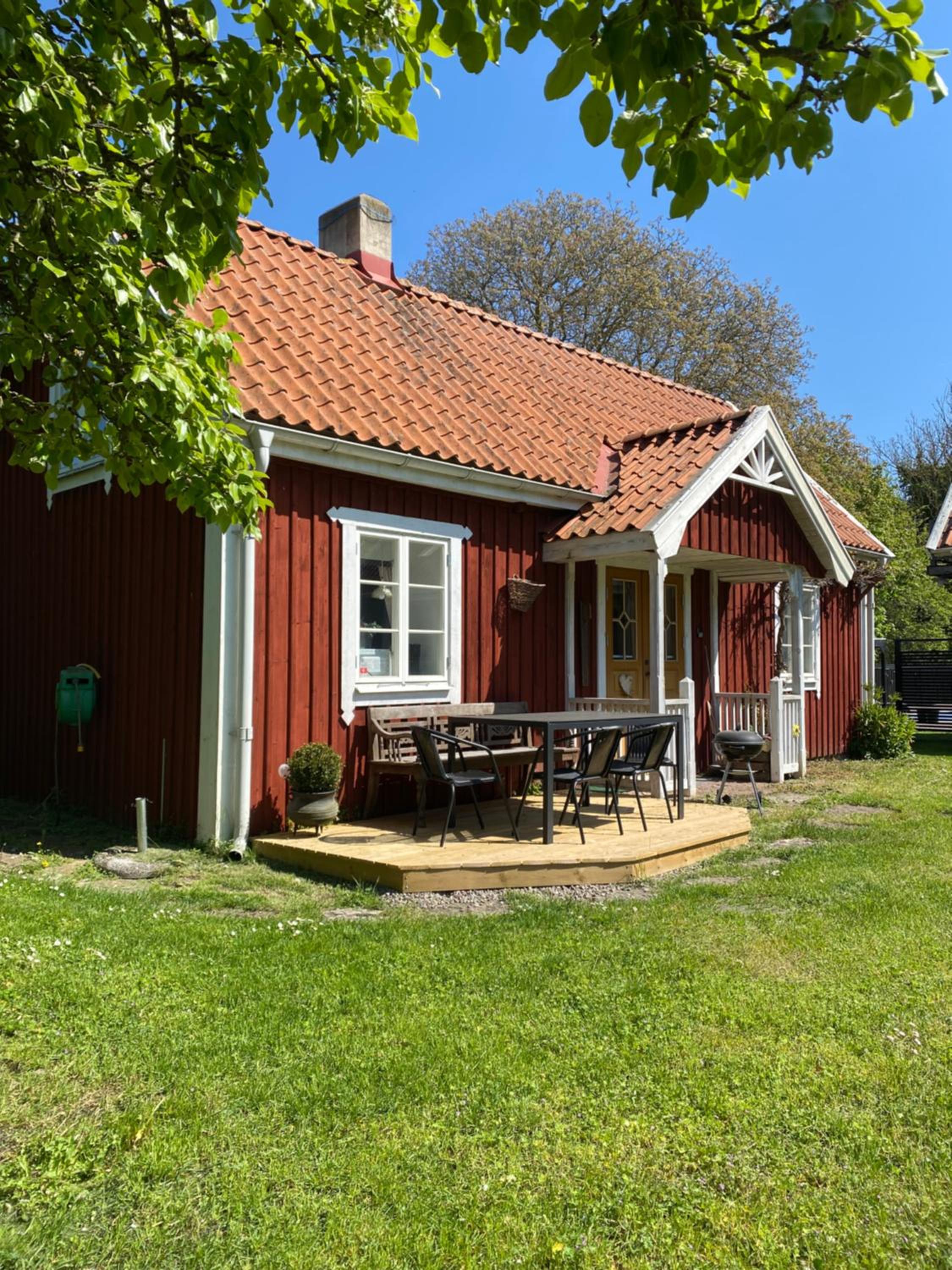 Bo i egen stuga på härlig ölandsgård view 2