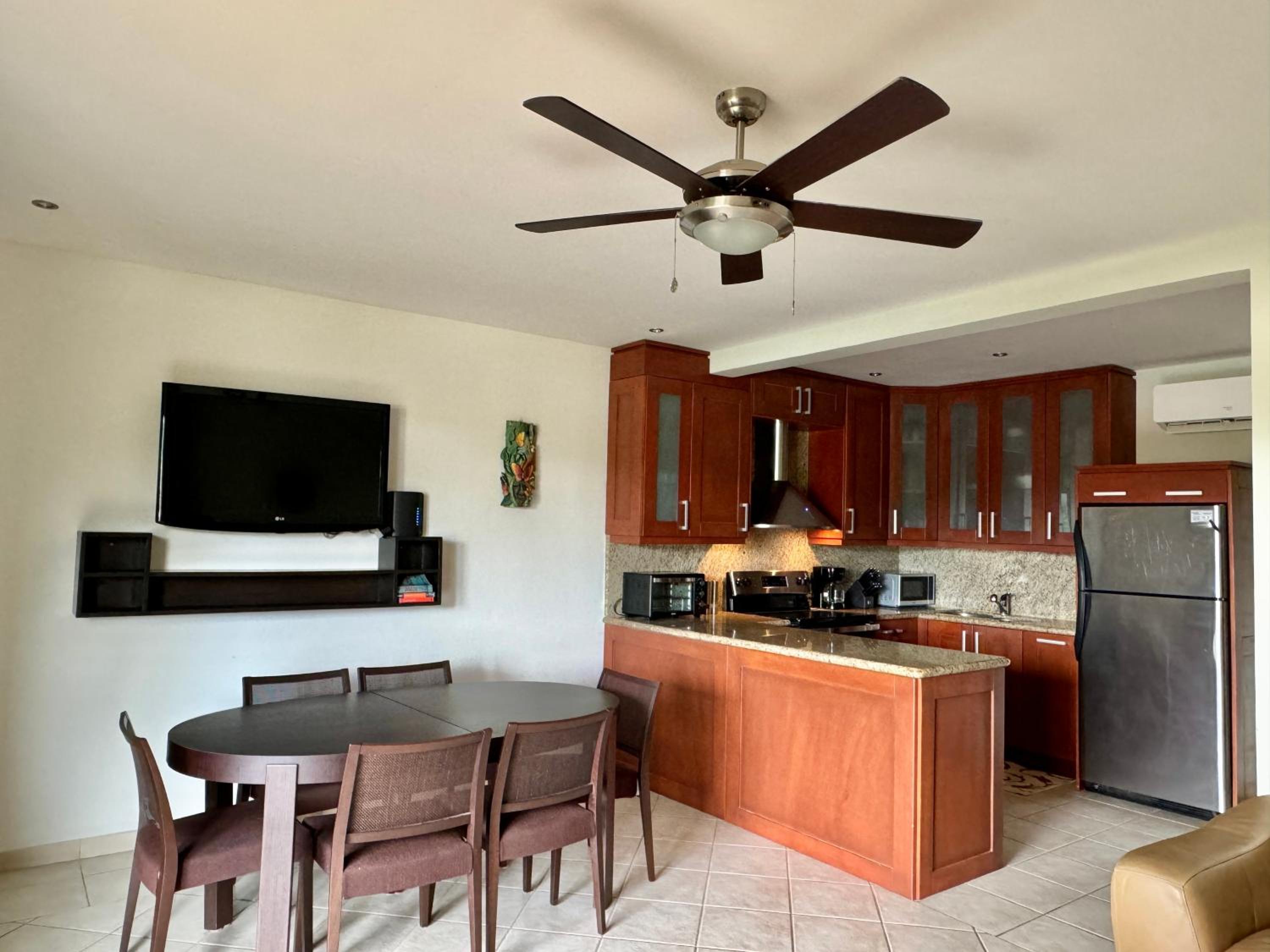 Breezy Paradise 2 bed2bath with mountain view