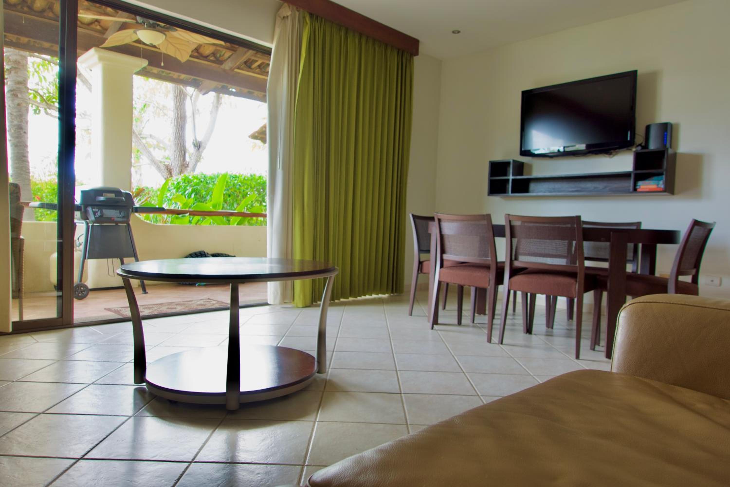 Breezy Paradise 2 bed2bath with mountain view