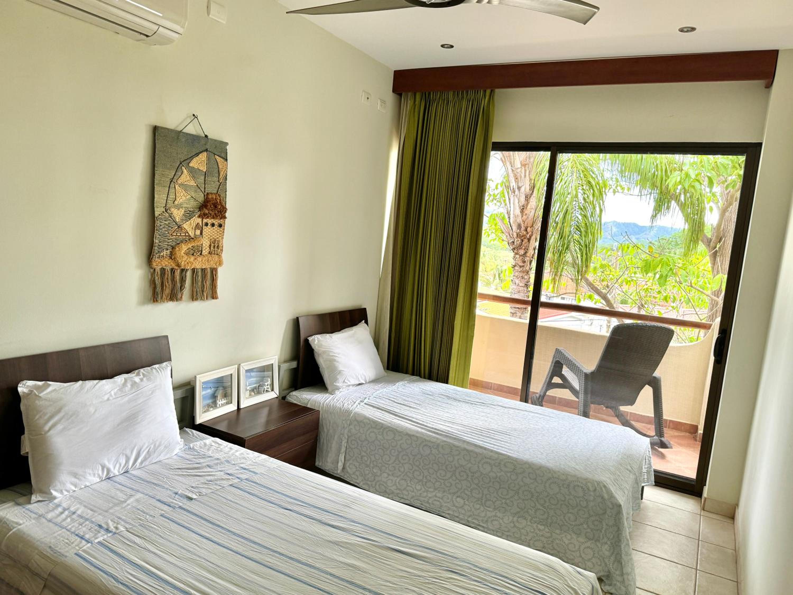 Breezy Paradise 2 bed2bath with mountain view
