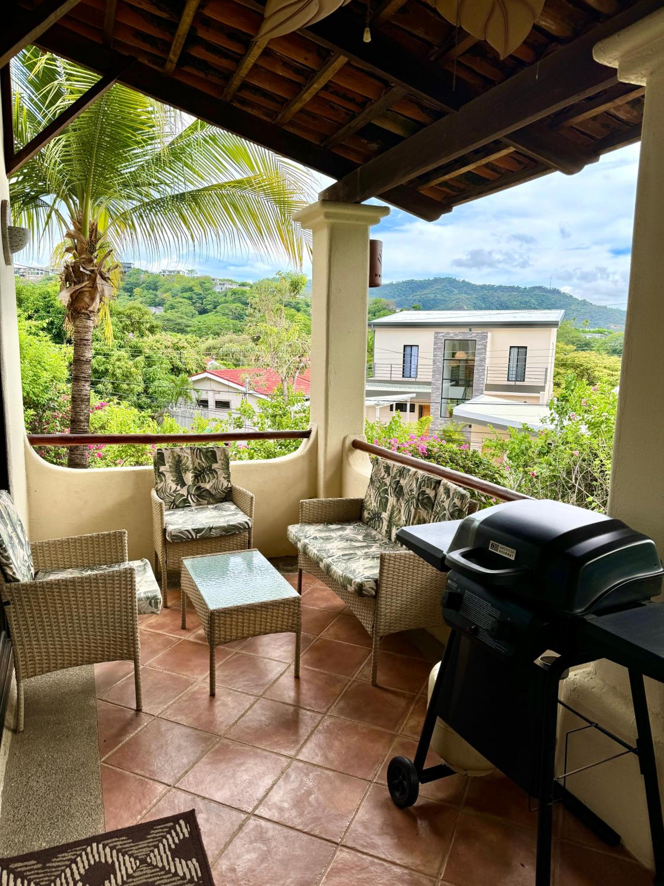 Breezy Paradise 2 bed2bath with mountain view