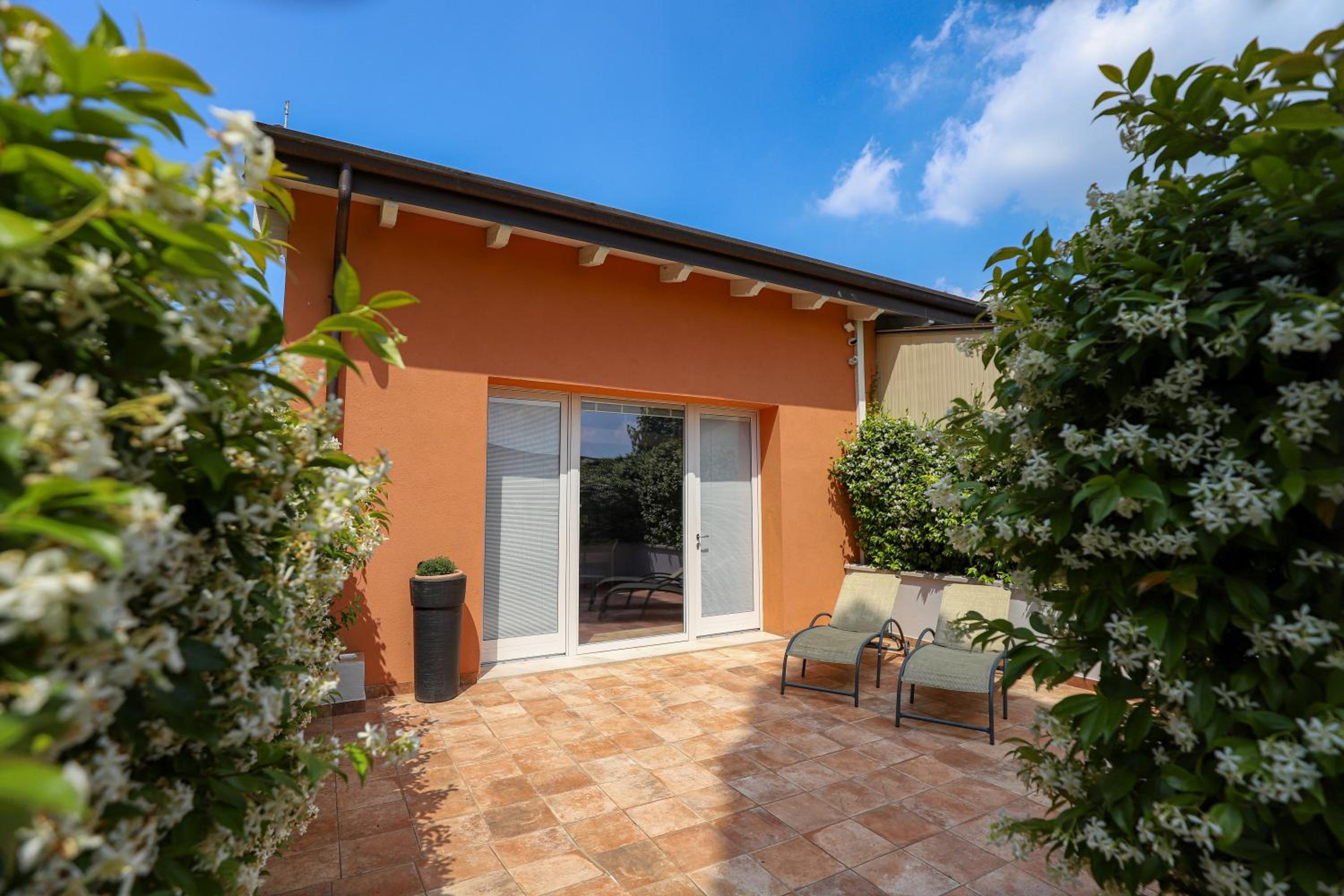 Le Querce Apartments view 2