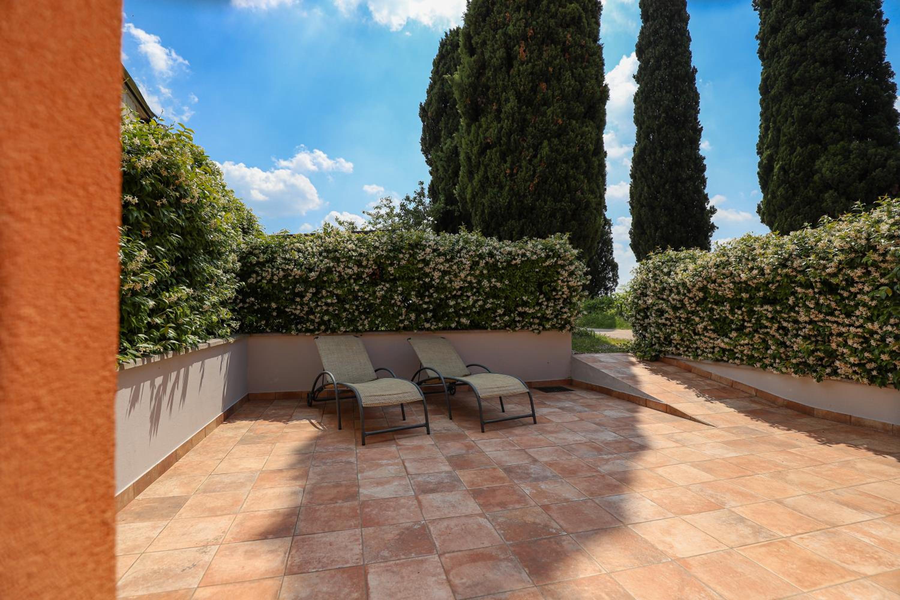 Le Querce Apartments view 3