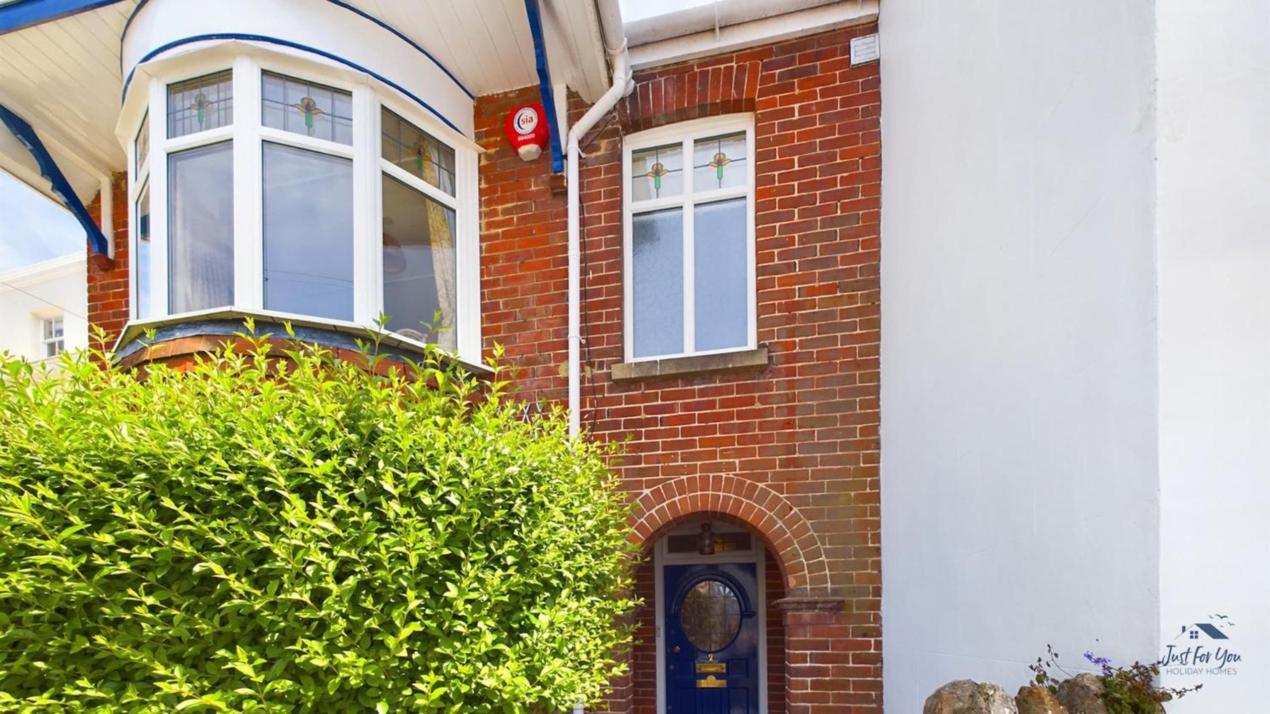 Anchor Down Cottage the perfect seaside retreat sleeps 4 beach 2 mins view 5