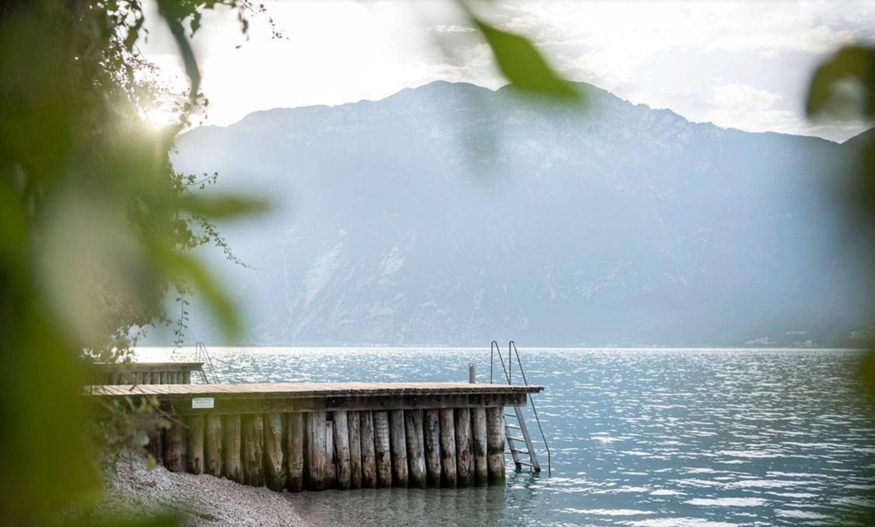 Ca dela Nua front lake view 3