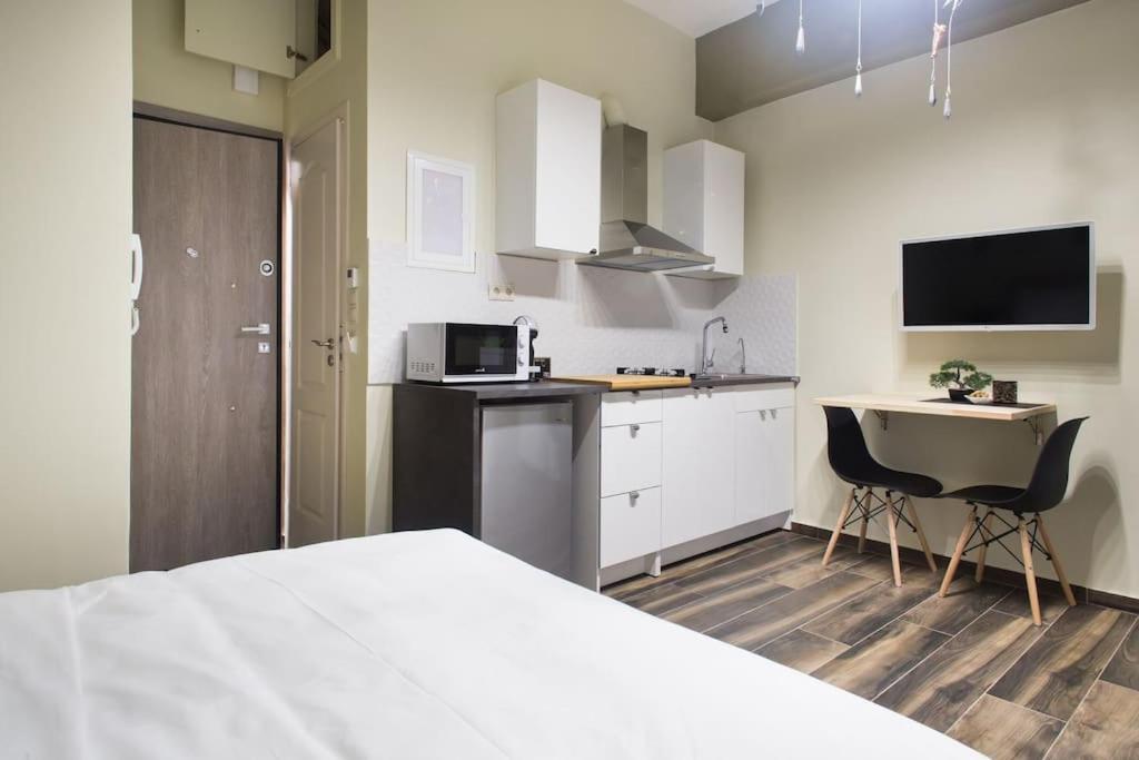 A comfortable small studio nearby Acropolis 2
