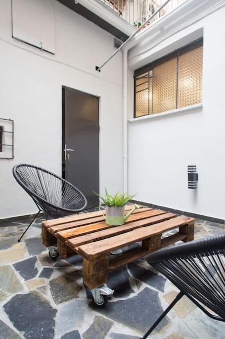 A comfortable small studio nearby Acropolis 2