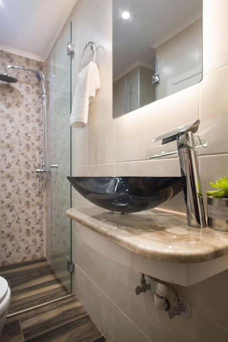 A comfortable small studio nearby Acropolis 2
